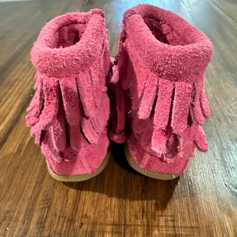 Minnetonka Super Cute Pink Suede boots Baby size 3